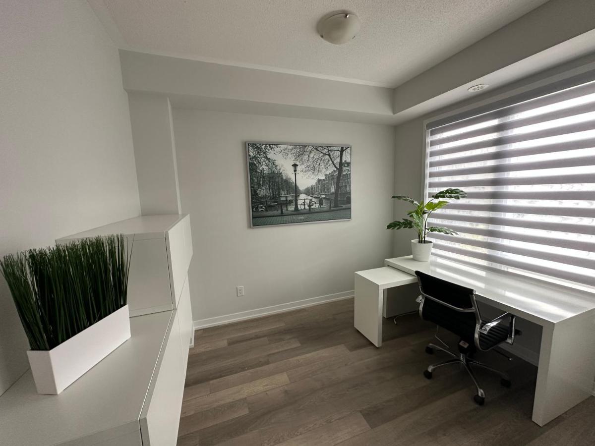 Modern Townhouse, Vaughan, Ontario, Canada Exterior photo